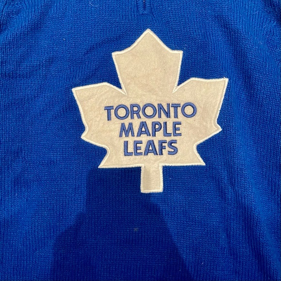 Toronto Maple Leafs Cozy Sweater - Picture 4 of 11